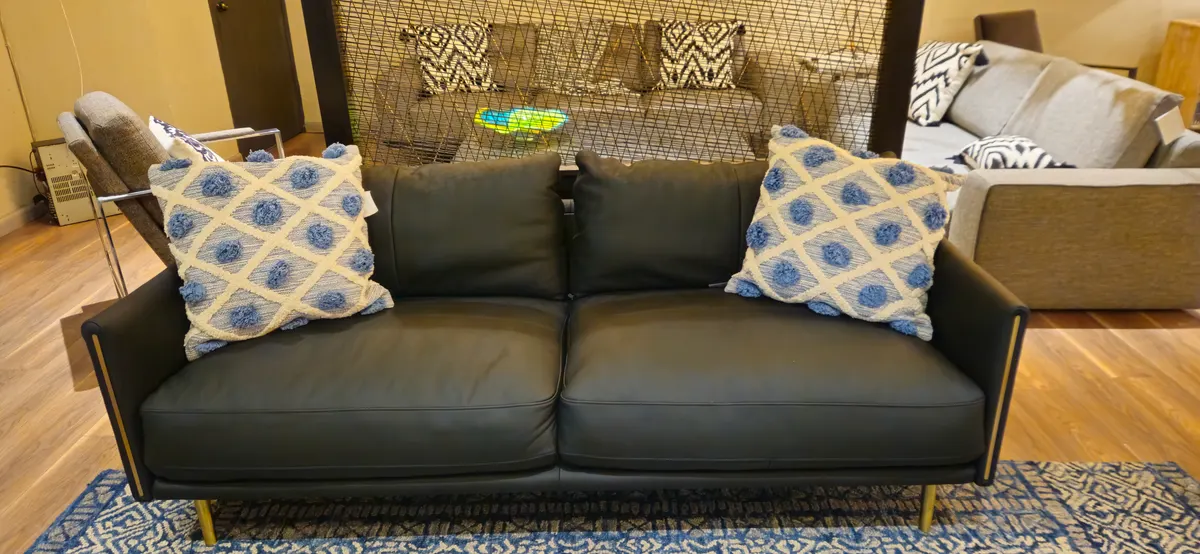 KUKA Loveseat